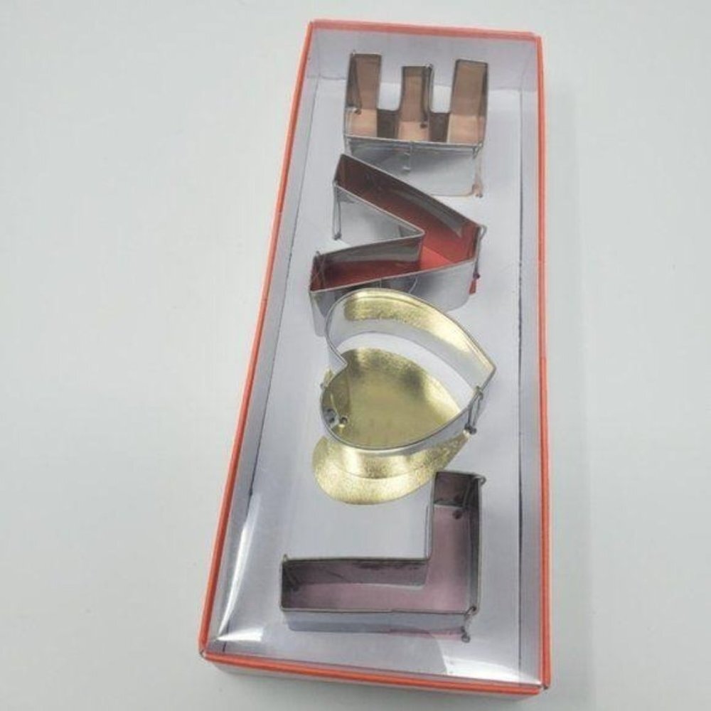 Meri Meri "LOVE" Metal Cookie Cutter - Picture 3 of 3